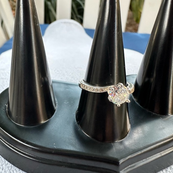 New 925 Italy Sterling Silver Elegant Women's Ring with Clear Stones Size 7 - Picture 6 of 11